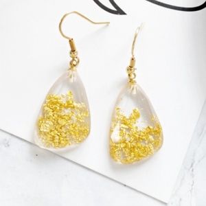 Clear and black sprinkled earring